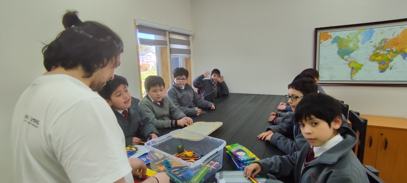 Estudiantes de 5° Básico A Viven una Experiencia Inolvidable en el Laboratorio de Aprendizaje de la UMAG